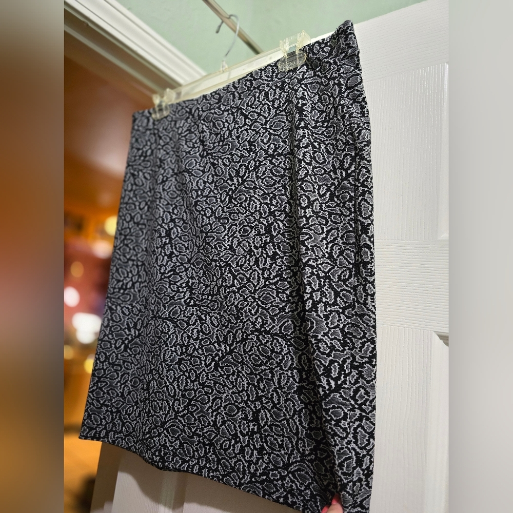 Black and White Paisley patterned Pencil Skirt